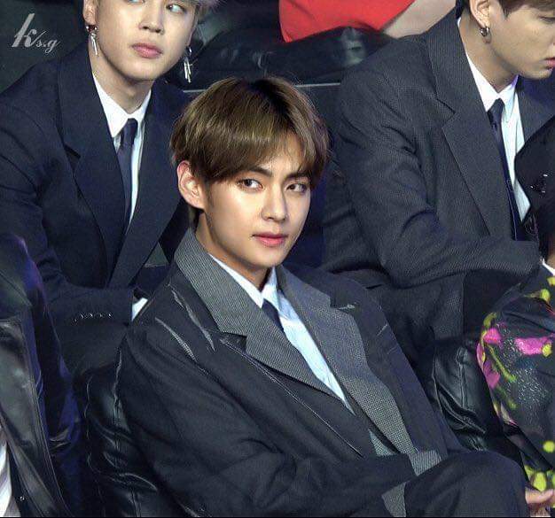 사진으로 체감하는 방탄소년단 뷔의 실물 느낌 | 인스티즈