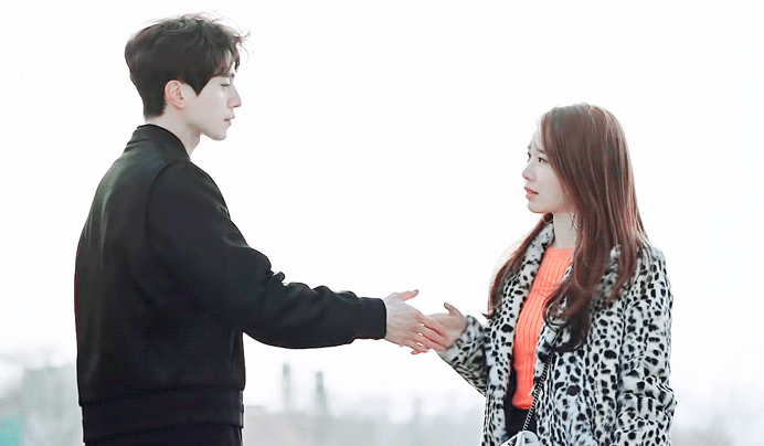 로코드라마 볼 때 남여주 피지컬/덩치 차이 쳐돌이들 특히 많은 이유.gif | 인스티즈