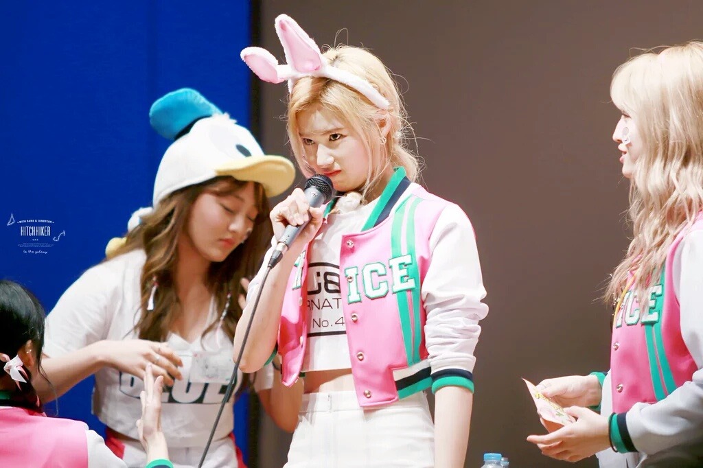 [트와이스] 사나 팔씨름 완전판 (뒷태주의) | 인스티즈
