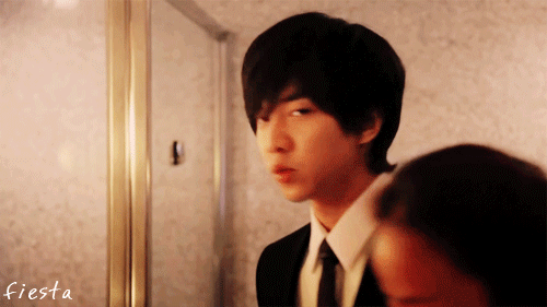 입꼬리가 유명한 남자연예인들 | 인스티즈