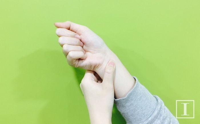 잠 안 올때 '이곳' 누르면 곧바로 잠들 수 있다 | 인스티즈