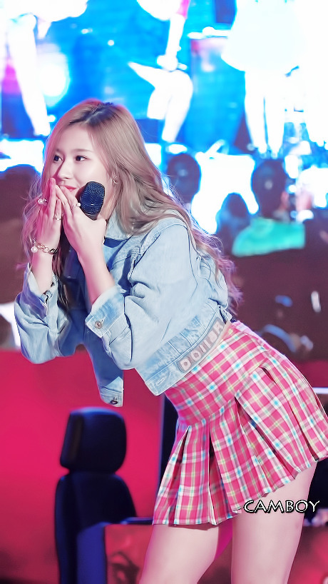 트와이스 사나 공연 최신움짤 (고화질) | 인스티즈