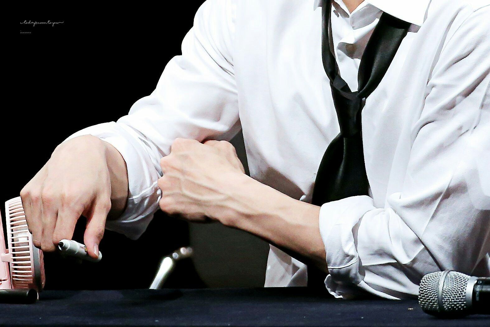 남자 손은 두가지 취향으로 나뉨 섬섬옥수vs핏줄 빡 | 인스티즈