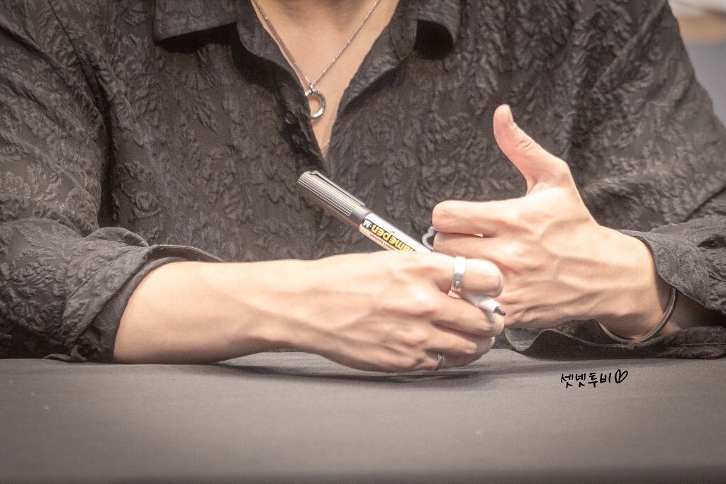 남자 손은 두가지 취향으로 나뉨 섬섬옥수vs핏줄 빡 | 인스티즈