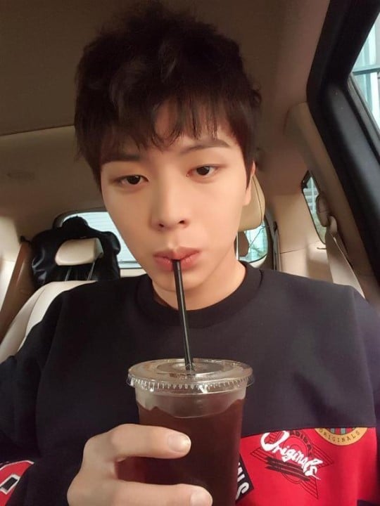 손 큰 남자연예인들의 실감나는 손크기 비교짤ㄷㄷㄷ.jpg +추가 | 인스티즈