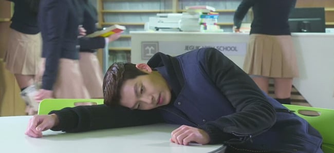 스무살 나이차 배우들을 캐스팅 할거면 이정도는 해주는게 예의인것 같다.jpg | 인스티즈