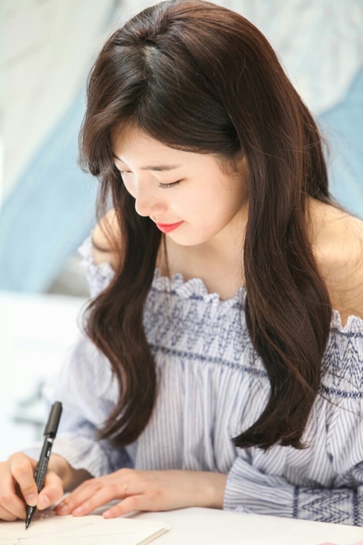 여초에서 진짜 자연스럽다고 올라왔던 붙인머리한 수지 | 인스티즈