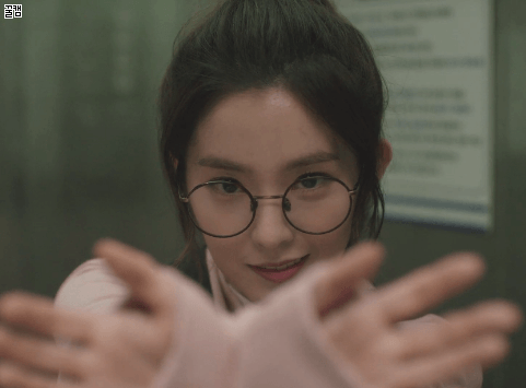 웹드라마에서 안경 쓴 아이린.gif | 인스티즈