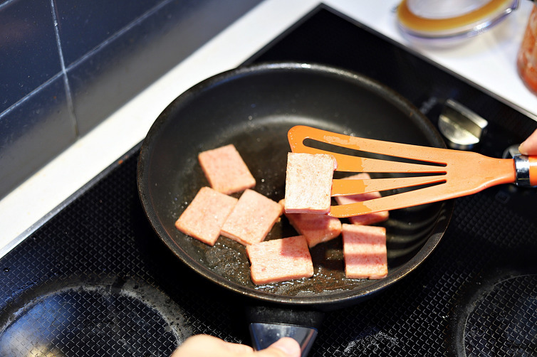 의외로 수요 많다는 스팸 굽는 방법....jpg | 인스티즈
