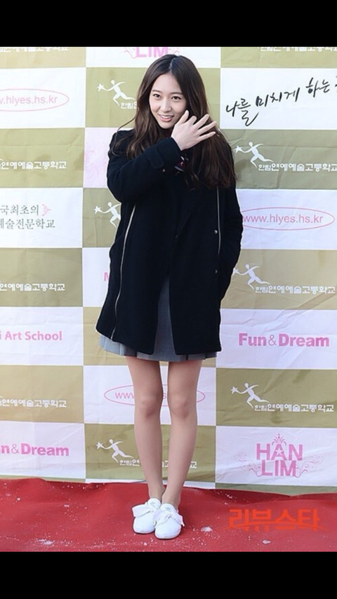 평소 살스를 잘 착용하지 않는 연예인들의 살색스타킹 모둠 | 인스티즈