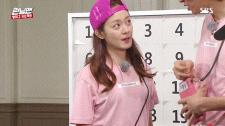 전소민에게 돈 갚는 대신 그냥 담배한보루 사준다는 이광수 gif | 인스티즈