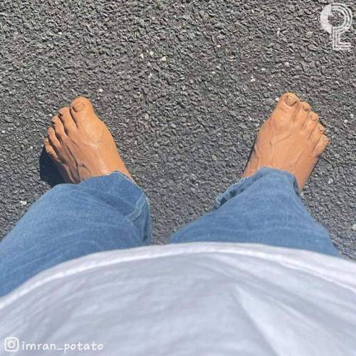 친구랑 만나기로 했는데 이런 신발을 신고 나온다면?.jpg | 인스티즈