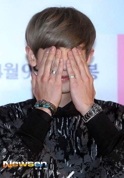 손 큰 남자연예인들의 실감나는 손크기 비교짤ㄷㄷㄷ.jpg | 인스티즈