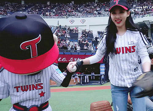 의외로 손이 되게 큰 여돌 | 인스티즈