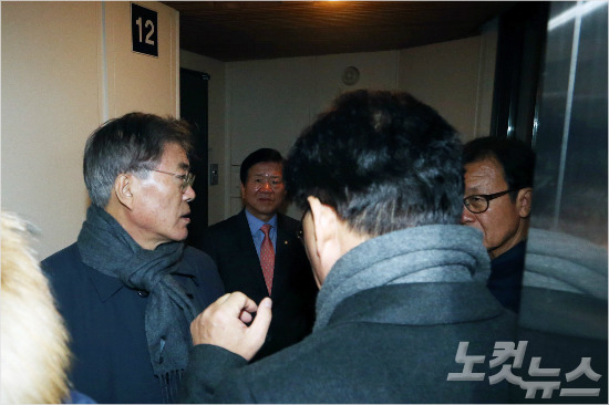 안철수에게 문전박대 당한 문재인.jpg | 인스티즈