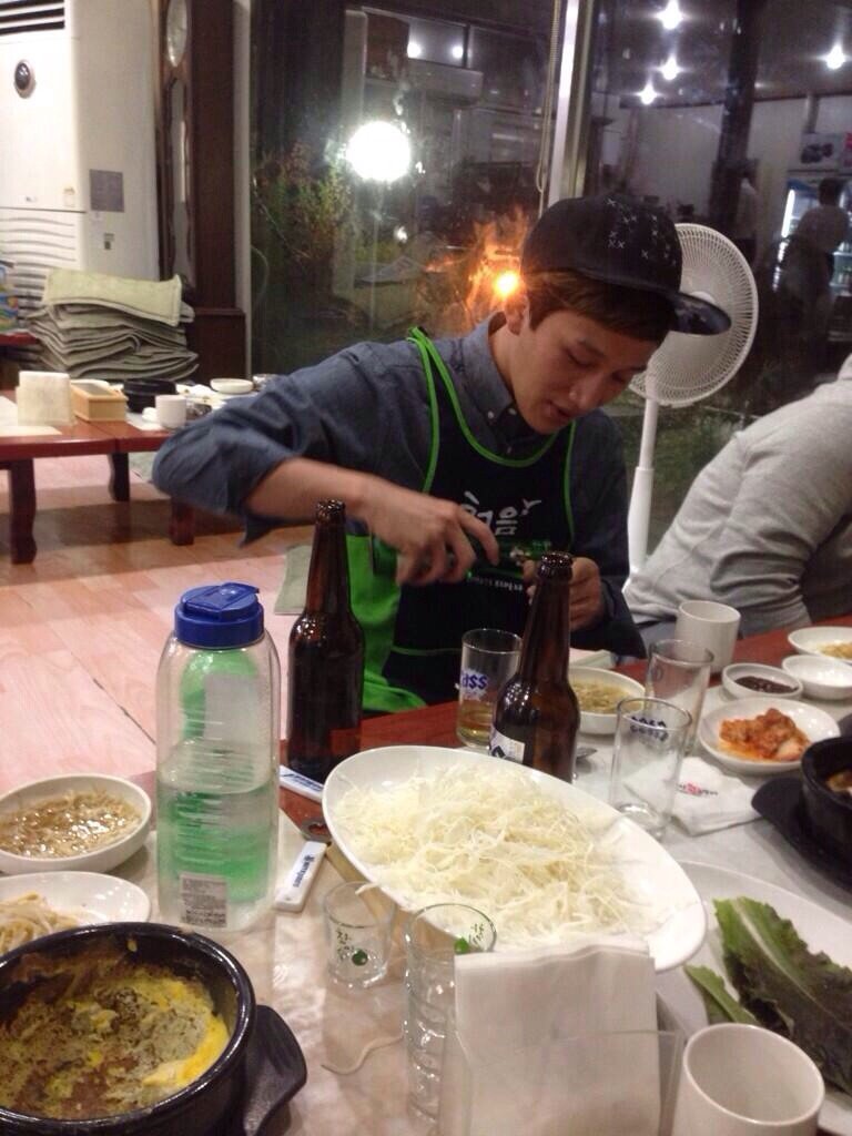 손 큰 남자연예인들의 실감나는 손크기 비교짤ㄷㄷㄷ.jpg | 인스티즈