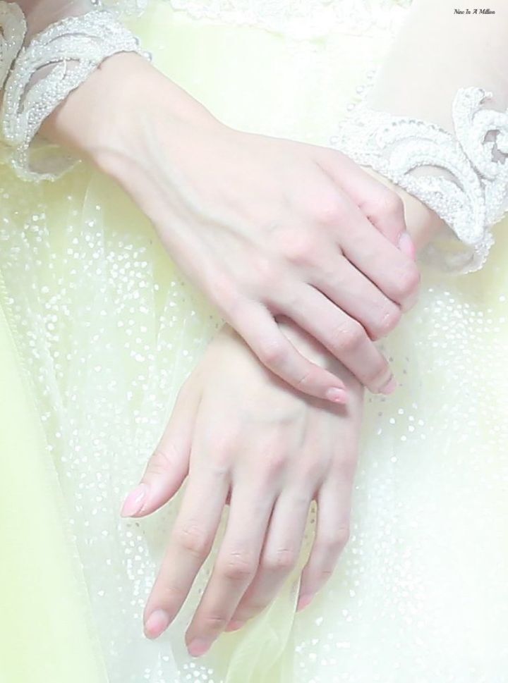 트와이스 나연 : 손이 진짜 너무 크지 않나...실감해보기.jpgif | 인스티즈