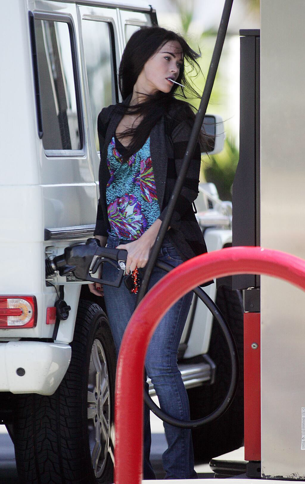 레전드로 남을 메간폭스 주유하는 모습 | 인스티즈