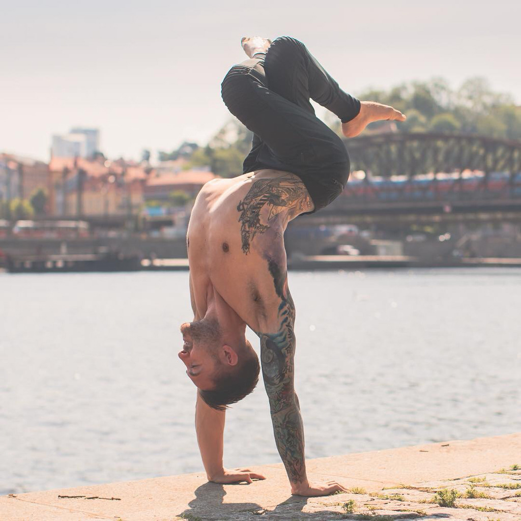 요가하는 남자 요기(yogi) | 인스티즈