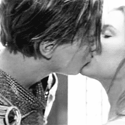 남배우들 키스신 찍을때 습관 있는거 보면 재밌지 않냐 | 인스티즈