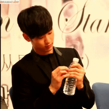 손 큰 남자연예인들의 실감나는 손크기 비교짤ㄷㄷㄷ.jpg | 인스티즈