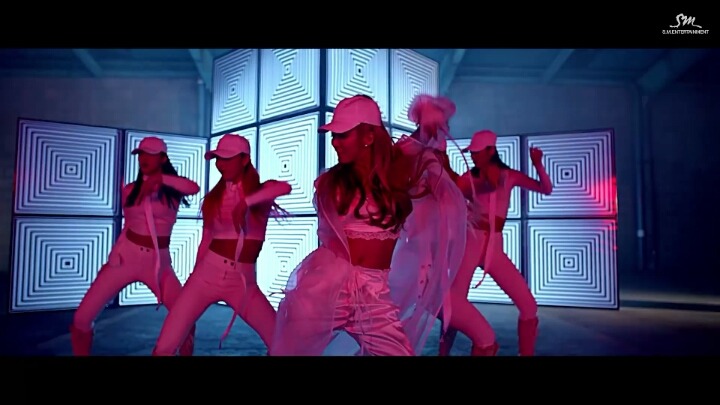 소녀시대 효연의 아리아나 그란데 무대 의상과 헤어 스타일 표절 의혹 | 인스티즈