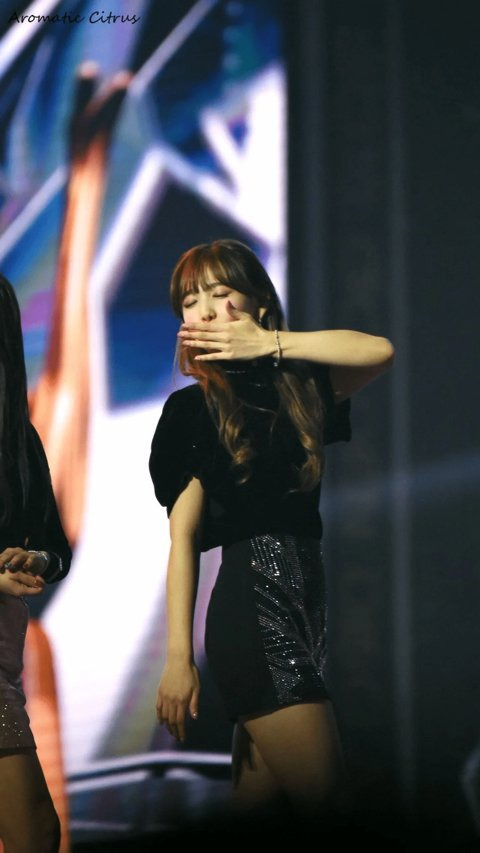 의외로 손이 되게 큰 여돌 | 인스티즈