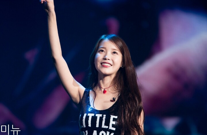최근 아이유 콘서트 겨드랑이.JPG | 인스티즈