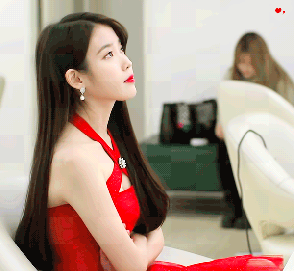 요염한 아이유.gif | 인스티즈