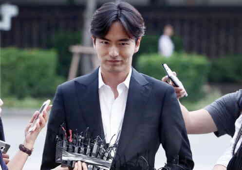 이쯤에서 다시 보는 이진욱 출두사진.JPG | 인스티즈