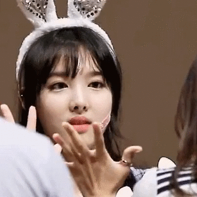 트와이스 나연 : 손이 진짜 너무 크지 않나...실감해보기.jpgif | 인스티즈