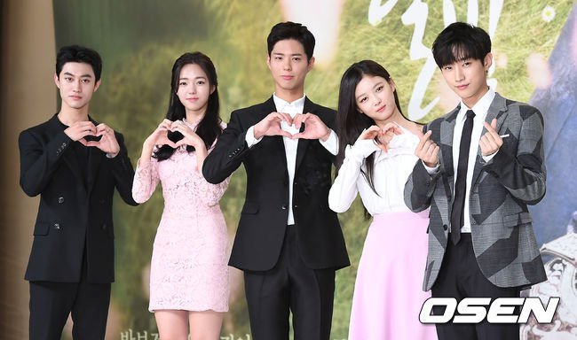 카메라를 대하는 배우와 아이돌의 차이.jpg | 인스티즈