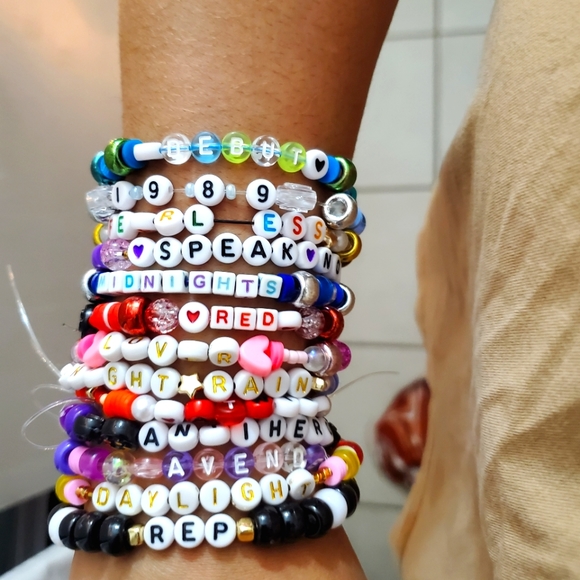 테일러 스위프트 콘서트에서 유행중인 아이템 | 인스티즈