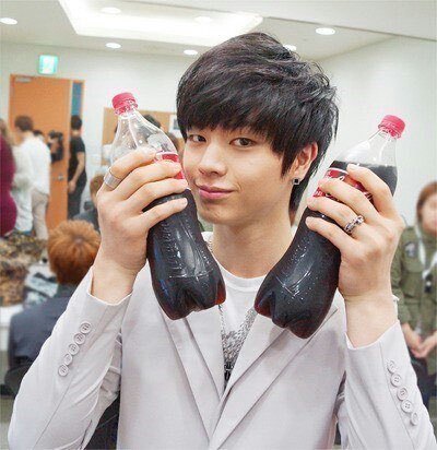 손 큰 남자연예인들의 실감나는 손크기 비교짤ㄷㄷㄷ.jpg | 인스티즈