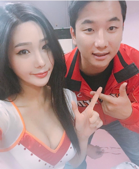 분위기 묘하고 섹시하고 이쁜 치어리더 .jpg | 인스티즈