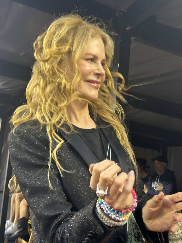 테일러 스위프트 콘서트에서 유행중인 아이템 | 인스티즈