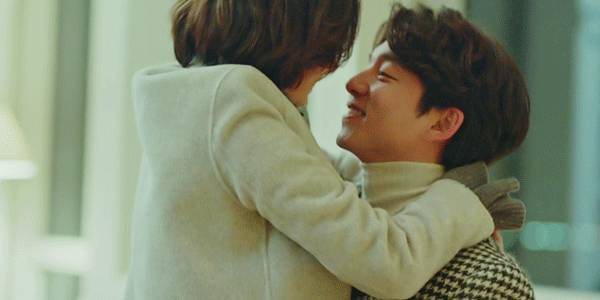 번쩍 안아올리기 키스장인 공유.gif | 인스티즈