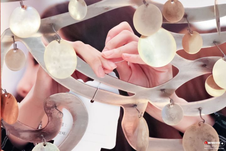 트와이스 나연 : 손이 진짜 너무 크지 않나...실감해보기.jpgif | 인스티즈