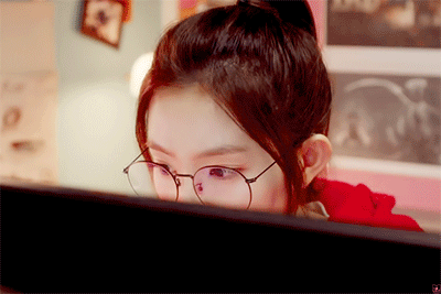 웹드라마에서 안경 쓴 아이린.gif | 인스티즈
