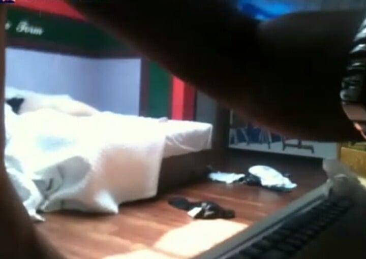 여친 씻으러 간 사이에 몰카 셋팅하는 남친들 | 인스티즈