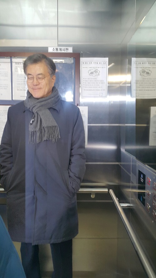 안철수에게 문전박대 당한 문재인.jpg | 인스티즈