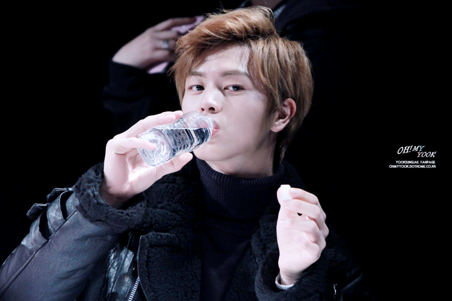 손 큰 남자연예인들의 실감나는 손크기 비교짤ㄷㄷㄷ.jpg | 인스티즈