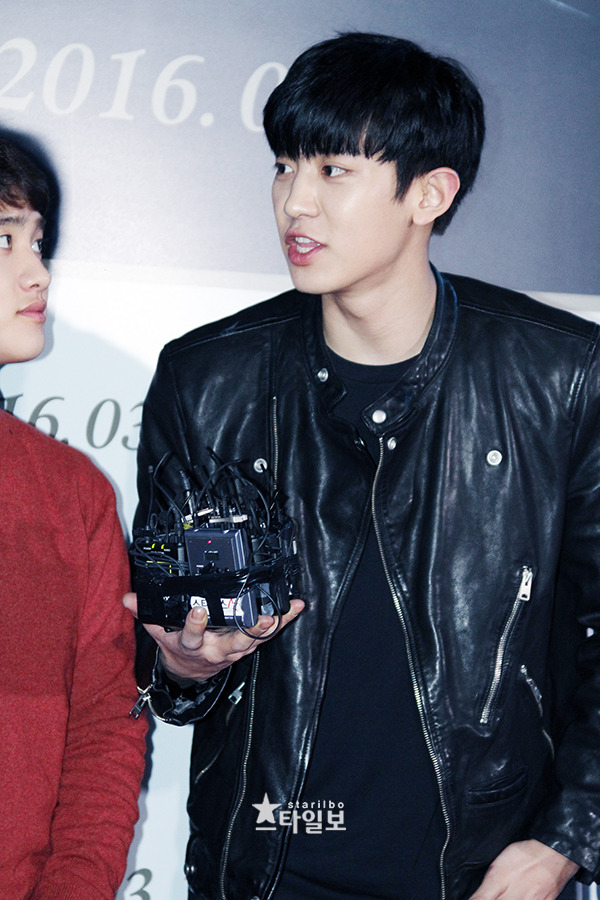 손 큰 남자연예인들의 실감나는 손크기 비교짤ㄷㄷㄷ.jpg | 인스티즈