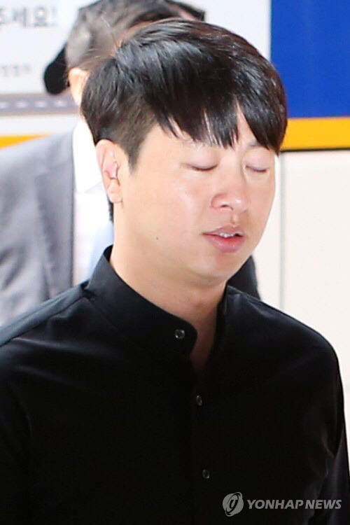 이쯤에서 다시 보는 이진욱 출두사진.JPG | 인스티즈
