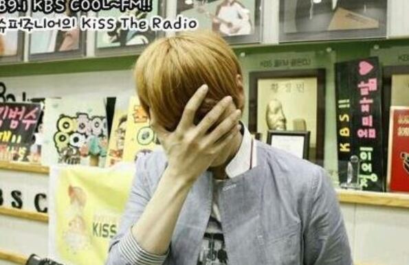 손 큰 남자연예인들의 실감나는 손크기 비교짤ㄷㄷㄷ.jpg | 인스티즈