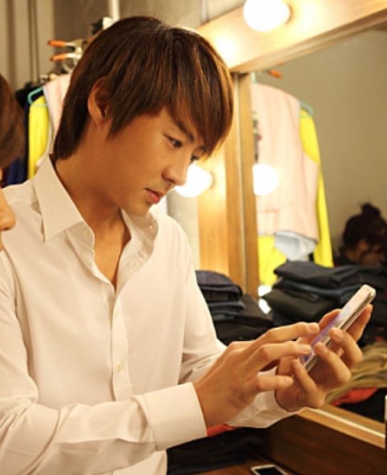 손 큰 남자연예인들의 실감나는 손크기 비교짤ㄷㄷㄷ.jpg | 인스티즈