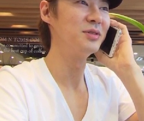 손 큰 남자연예인들의 실감나는 손크기 비교짤ㄷㄷㄷ.jpg | 인스티즈