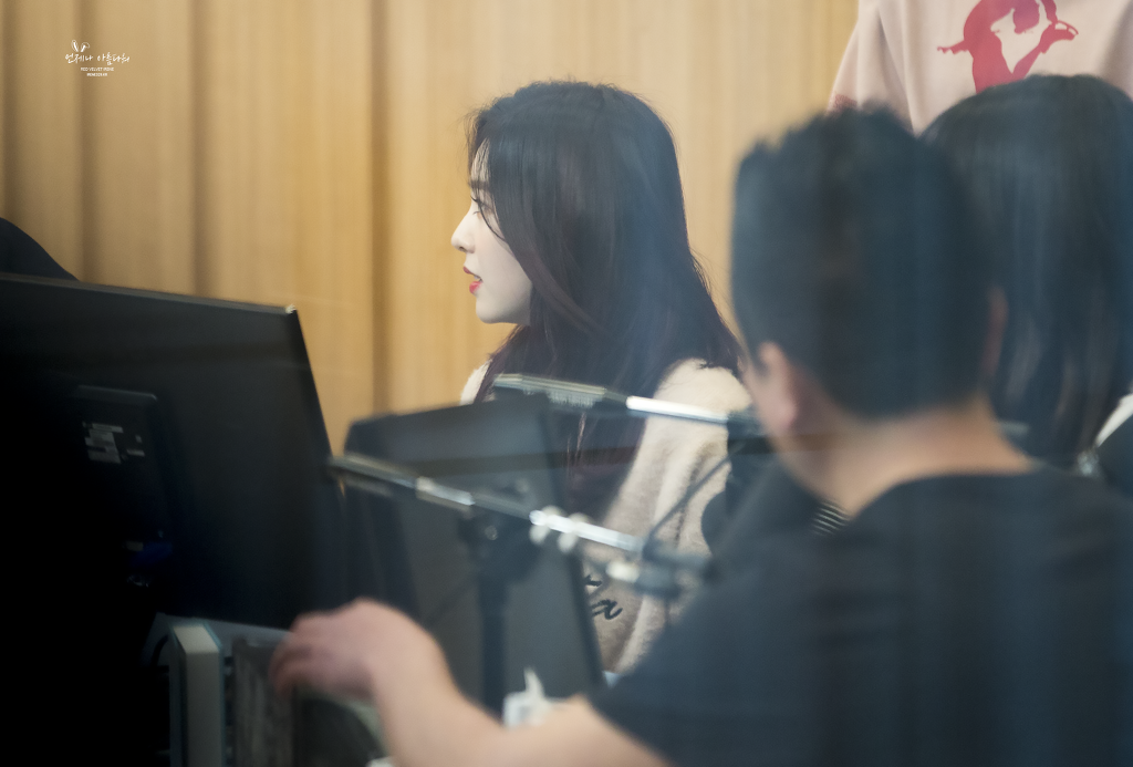 ㄹㅇ루다가 는 아이린의 옆태.jpg | 인스티즈