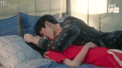 그렇게 수위높은 장면도 아닌데 야하게 느껴지던 키스신 장면들(feat.키스 장인).gif | 인스티즈
