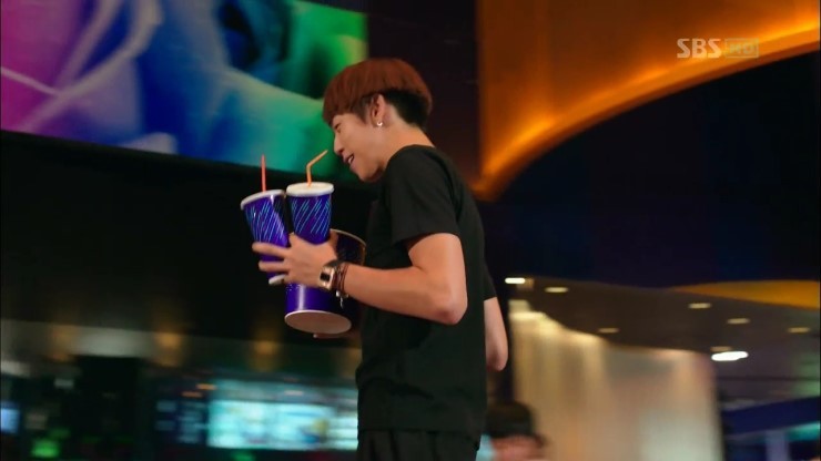 손 큰 남자연예인들의 실감나는 손크기 비교짤ㄷㄷㄷ.jpg | 인스티즈